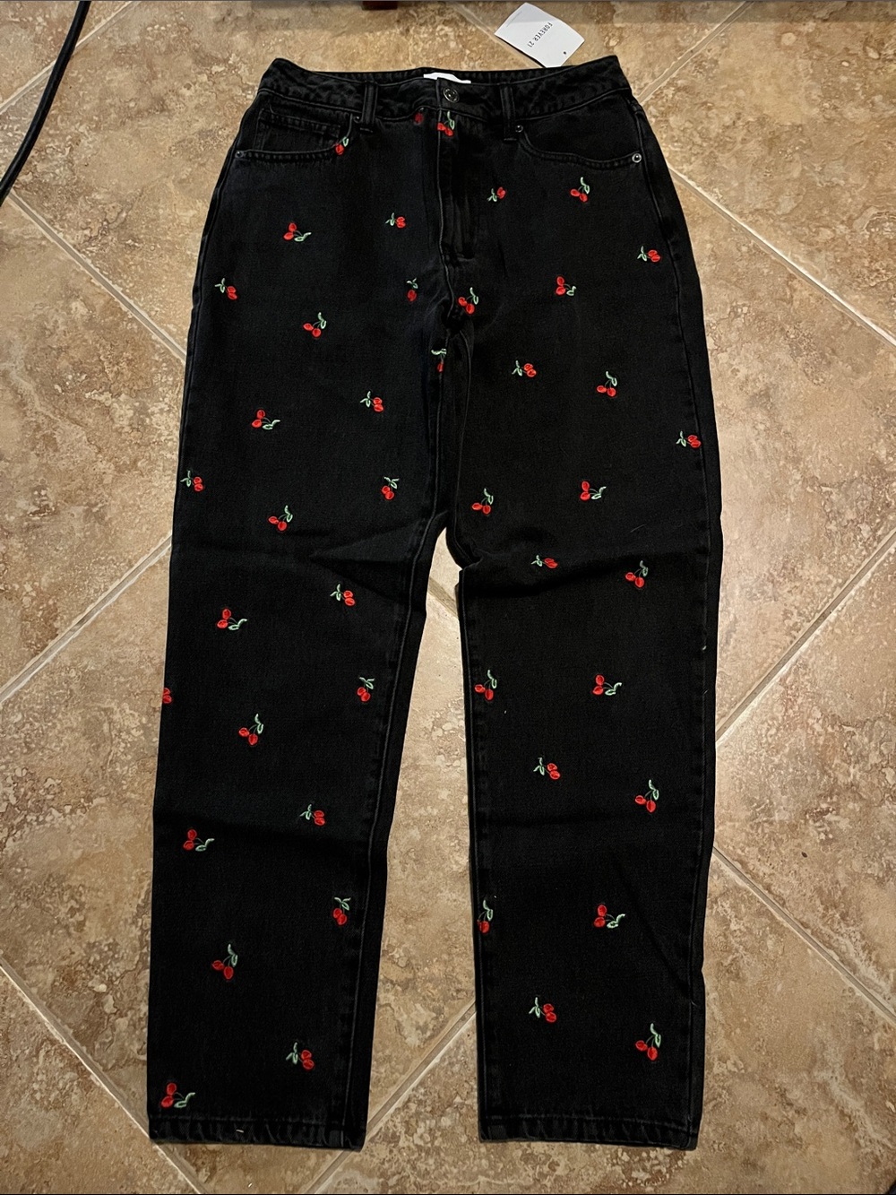 Women’s Black Cherry Embroidered Straight-Leg Jeans NWT Forever 21 size  small 2